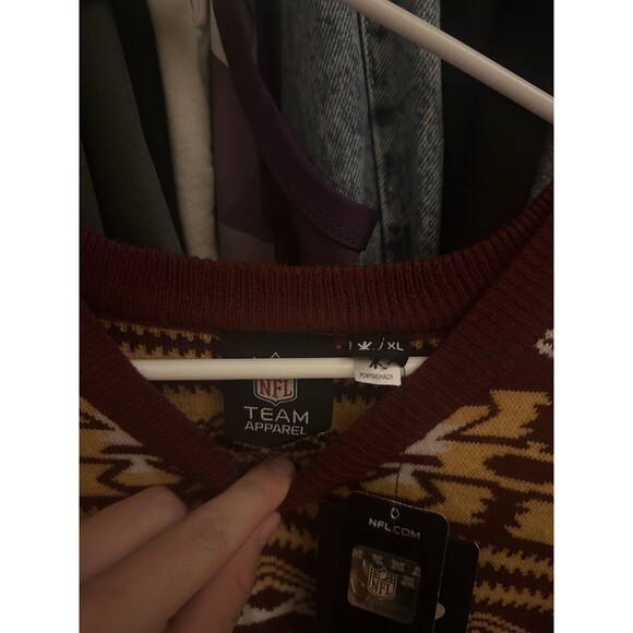 Men’s NFL Redskins Aztec Sweater Vest Size XL Outerwear - Picture 2 of 5